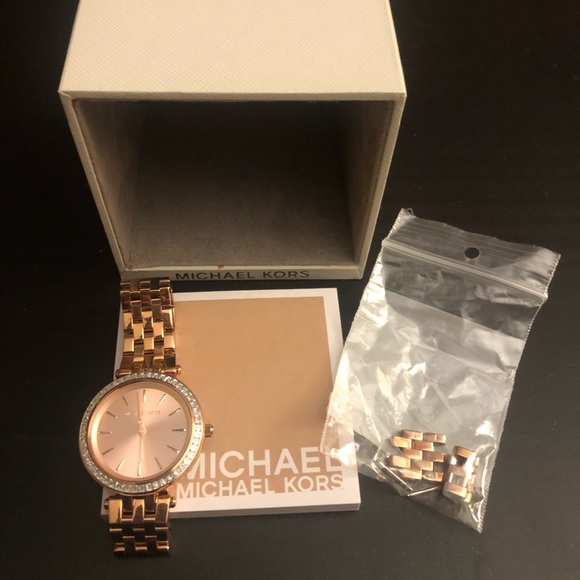 Michael Kors Rose Gold Darci Glitz Watch - Picture 2 of 2